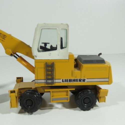 Conrad #2832 Liebherr 932 Litronic excavator with grapple die-cast construction model - Scale 1/50