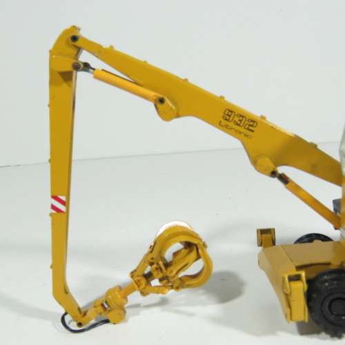 Conrad #2832 Liebherr 932 Litronic excavator with grapple die-cast construction model - Scale 1/50