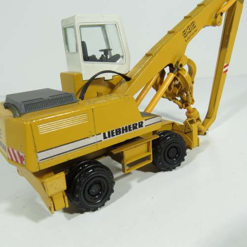 Conrad #2832 Liebherr 932 Litronic excavator with grapple die-cast construction model - Scale 1/50