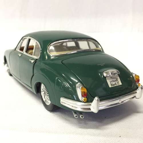 Maisto 1959 Jaguar Mark II model car - scale 1/18