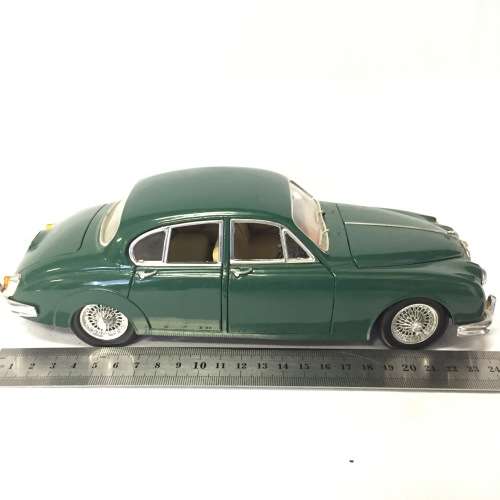 Maisto 1959 Jaguar Mark II model car - scale 1/18