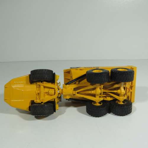 Volvo A40 D Articulated dump truck die-cast construction model - Scale 1/50 - Rear wheels repaired