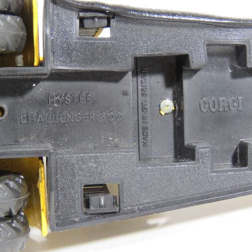 Corgi Hyster challenger 800 die-cast model - Scale 1/50 - Some heat damage