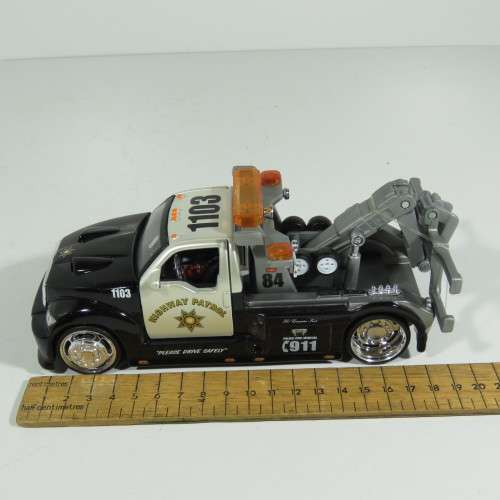 Maisto Wrecker Highway patrol tow truck model - Scale 1/24