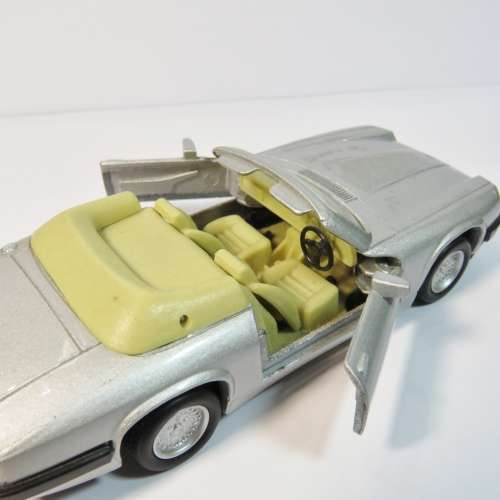 Maisto Jaguar XJS V12 model car - Pull back action - Scale 1/40