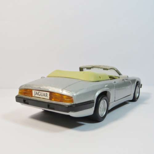 Maisto Jaguar XJS V12 model car - Pull back action - Scale 1/40