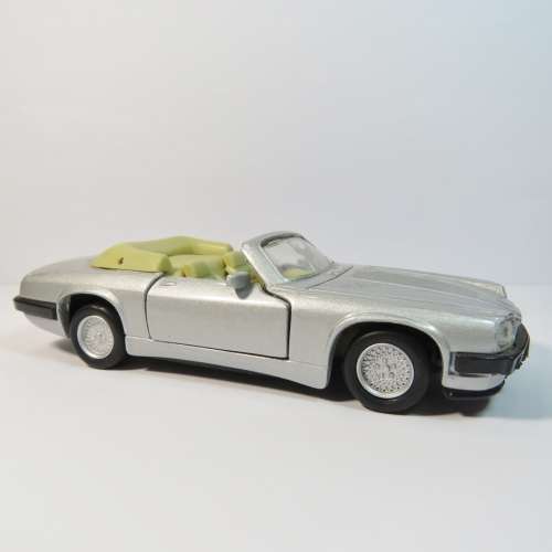 Maisto Jaguar XJS V12 model car - Pull back action - Scale 1/40