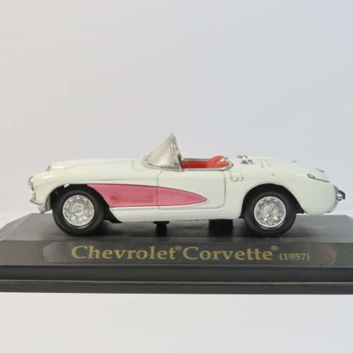 Road Signature 1957 Chevrolet Corvette model car - Scale 1/43