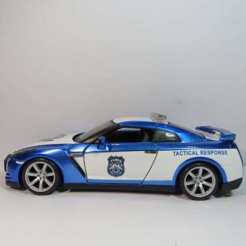 Maisto Nissan GT-R tactical response 911 police car - Scale 1/24