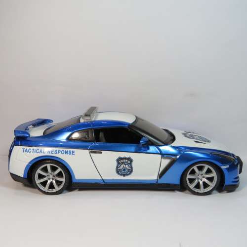 Maisto Nissan GT-R tactical response 911 police car - Scale 1/24