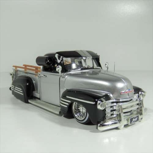 Jada Toys 1951 Chevrolet pickup model truck - Scale 1/24