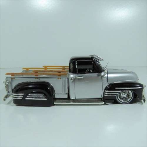 Jada Toys 1951 Chevrolet pickup model truck - Scale 1/24