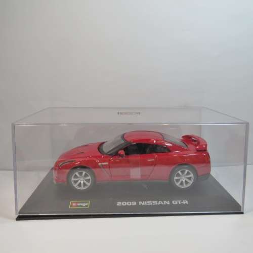 Bburago 2009 Nissan GT-R model car in case - Scale 1/32