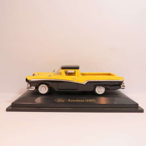 Road Signature 1957 Ford Ranchero die-cast model in box - Scale 1/43