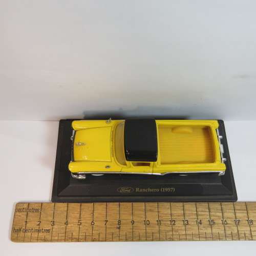 Road Signature 1957 Ford Ranchero die-cast model in box - Scale 1/43