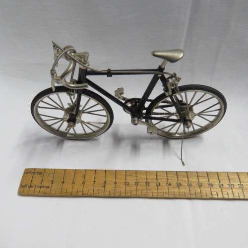 Die-cast road bicycle model