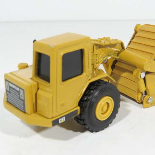 Norscot Caterpillar 613C wheel tractor scraper die-cast construction model - Scale 1/50