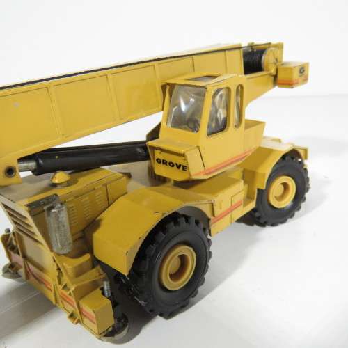 NZG #149 Grove RT755 mobile crane die-cast construction model - Scale 1/55 - Cab melted
