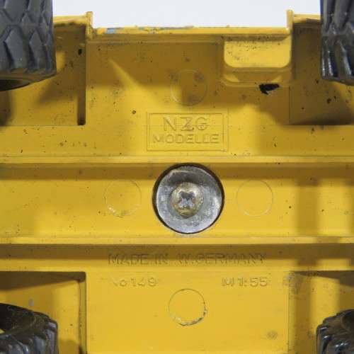NZG #149 Grove RT755 mobile crane die-cast construction model - Scale 1/55 - Cab melted