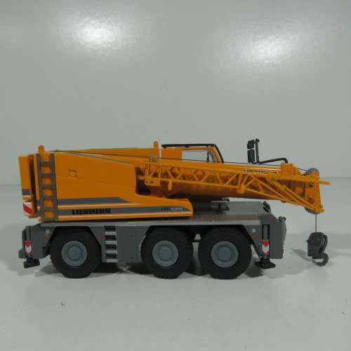 Conrad #20100 Liebherr LTC 1055 mobile crane die-cast construction model - Scale 1/50