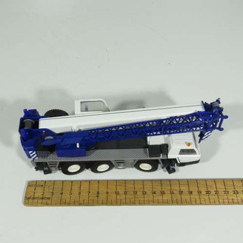Conrad #2099 Tadano Faun ATF 45-3 mobile crane construction model - Scale 1/50