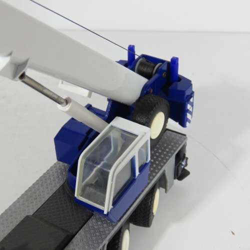 Conrad #2099 Tadano Faun ATF 45-3 mobile crane construction model - Scale 1/50