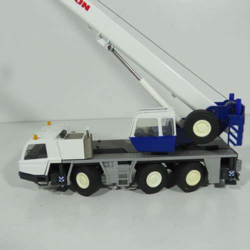Conrad #2099 Tadano Faun ATF 45-3 mobile crane construction model - Scale 1/50