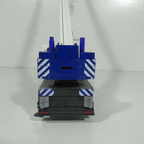 Conrad #2099 Tadano Faun ATF 45-3 mobile crane construction model - Scale 1/50