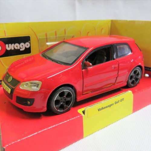 Bburago Street Fire Volkswagen Golf GTI model car in box - Scale 1/32