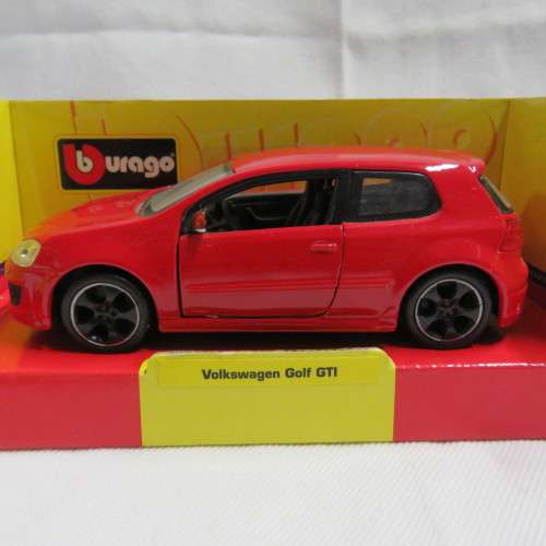 Bburago Street Fire Volkswagen Golf GTI model car in box - Scale 1/32