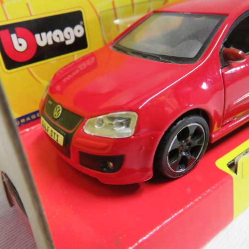 Bburago Street Fire Volkswagen Golf GTI model car in box - Scale 1/32