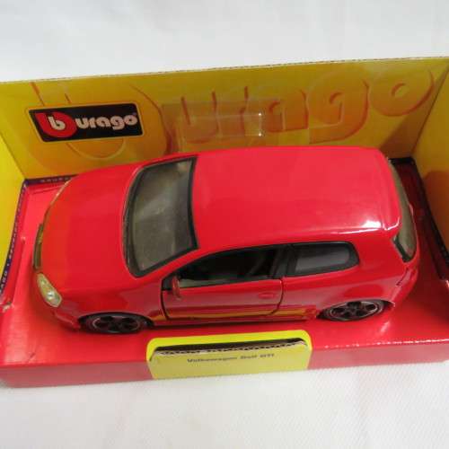 Bburago Street Fire Volkswagen Golf GTI model car in box - Scale 1/32
