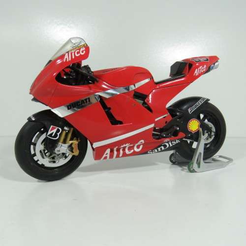 Maisto NSR250 model motorcycle  scale 1/18
