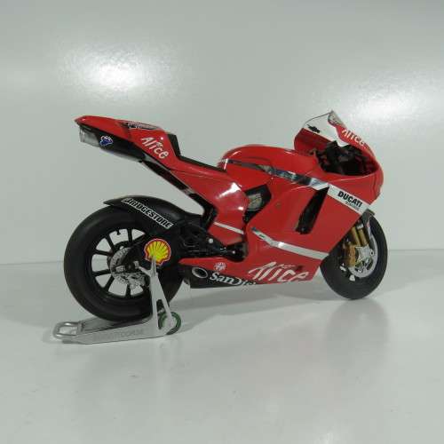 Maisto NSR250 model motorcycle  scale 1/18
