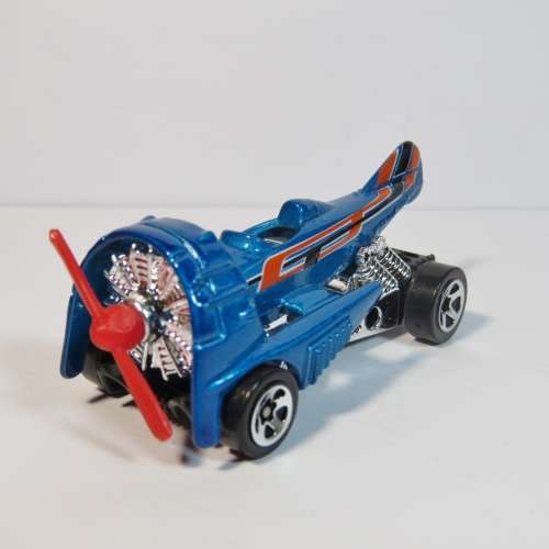Hot Wheels K5137 truckin Transporter truck with dog fighter car