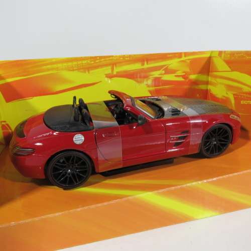 Maisto Exotics Mercedes-Benz SLS AMG Roadster model car in box  scale 1/24