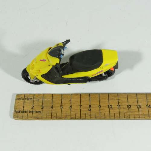 Maisto Phantom F-12 scooter model motorcycle - Scale 1/18