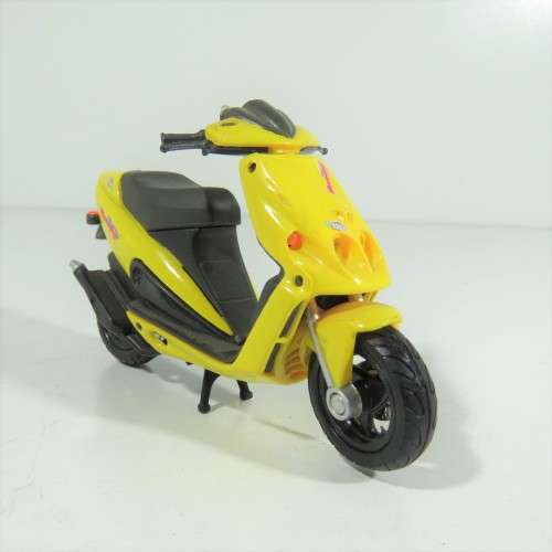 Maisto Phantom F-12 scooter model motorcycle - Scale 1/18