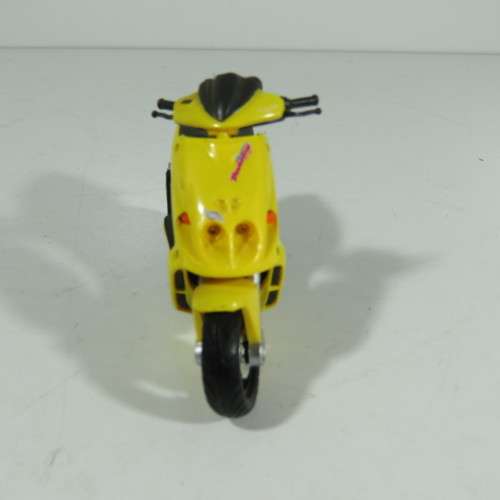 Maisto Phantom F-12 scooter model motorcycle - Scale 1/18