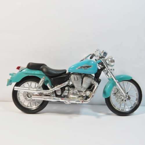 Maisto Honda Shadow model motorcycle - Scale 1/18