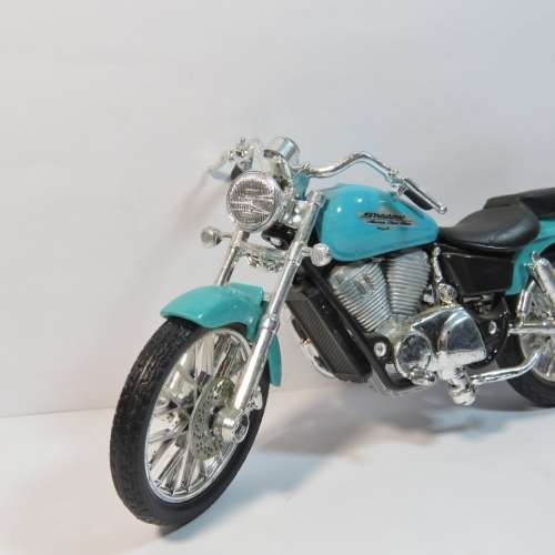 Maisto Honda Shadow model motorcycle - Scale 1/18