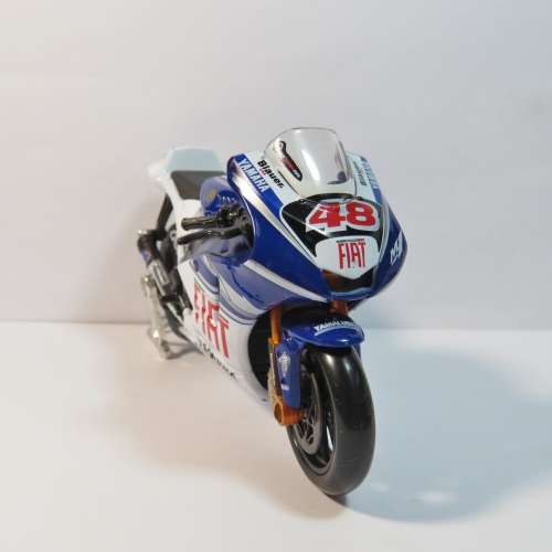 Maisto Yamaha Moto GP #48 Jorge Lorenze model motorcycle - Scale 1/18