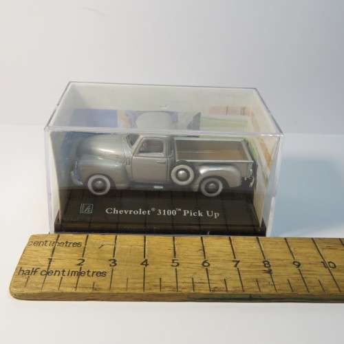 Hongwell Chevrolet 3100 pickup truck in case - Scale 1/72