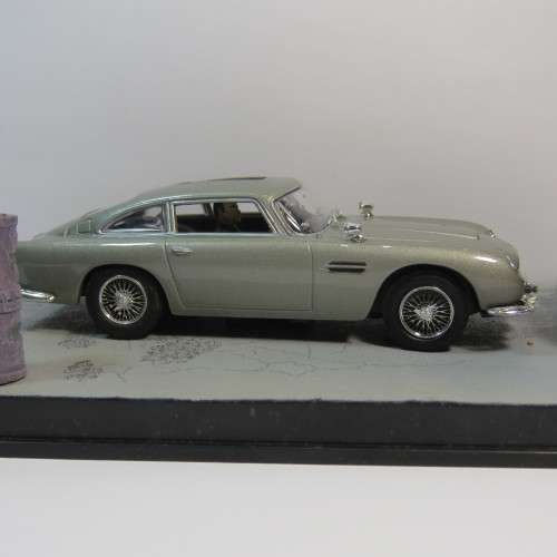 James Bond 007 - Aston Martin DB5 model car - Goldfinger