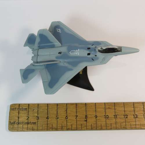 Maisto YF-22 Lighting II Raptor 01 die-cast jet plane