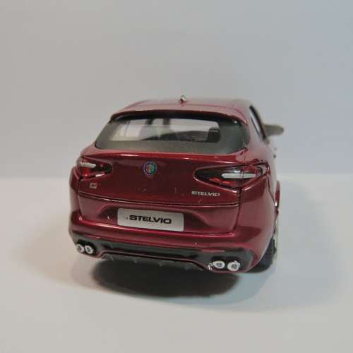Bburago Alfa Romeo Stelvio model cae - Scale 1/43