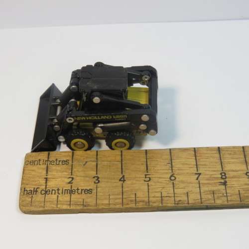 ERTL New Holland L665 Turbo skid steer loader - Scale 1/32
