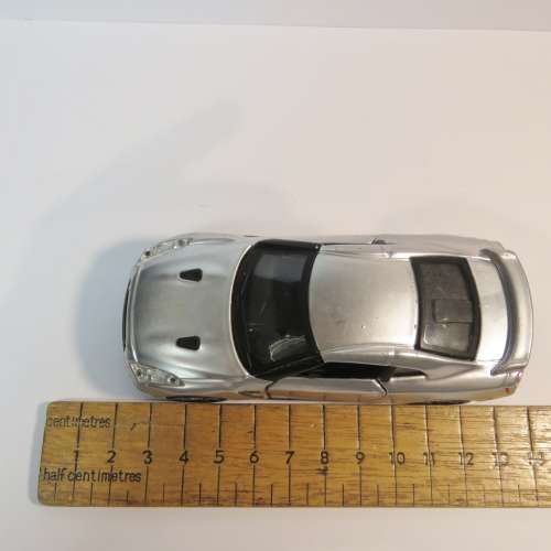 Maisto 2009 Nissan GT-R model car - Scale 1/40 - Pull back action