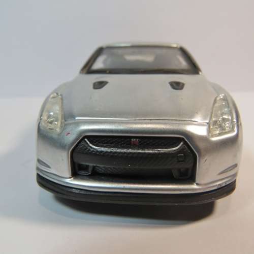 Maisto 2009 Nissan GT-R model car - Scale 1/40 - Pull back action