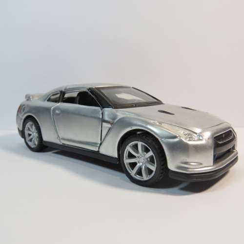Maisto 2009 Nissan GT-R model car - Scale 1/40 - Pull back action